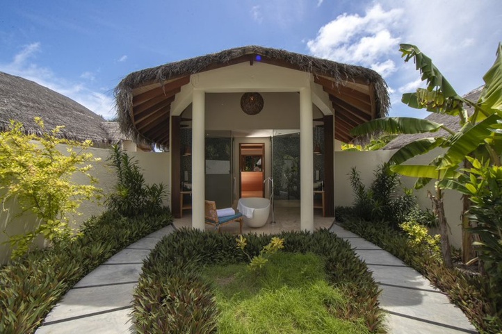 Furaveri Island Resort & Spa